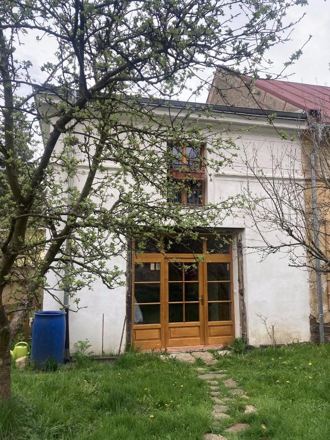 Stare Dekanstvi Utery 外观 照片